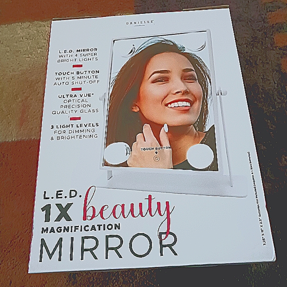 Danielle's L.E.D Magnification Beauty Mirror